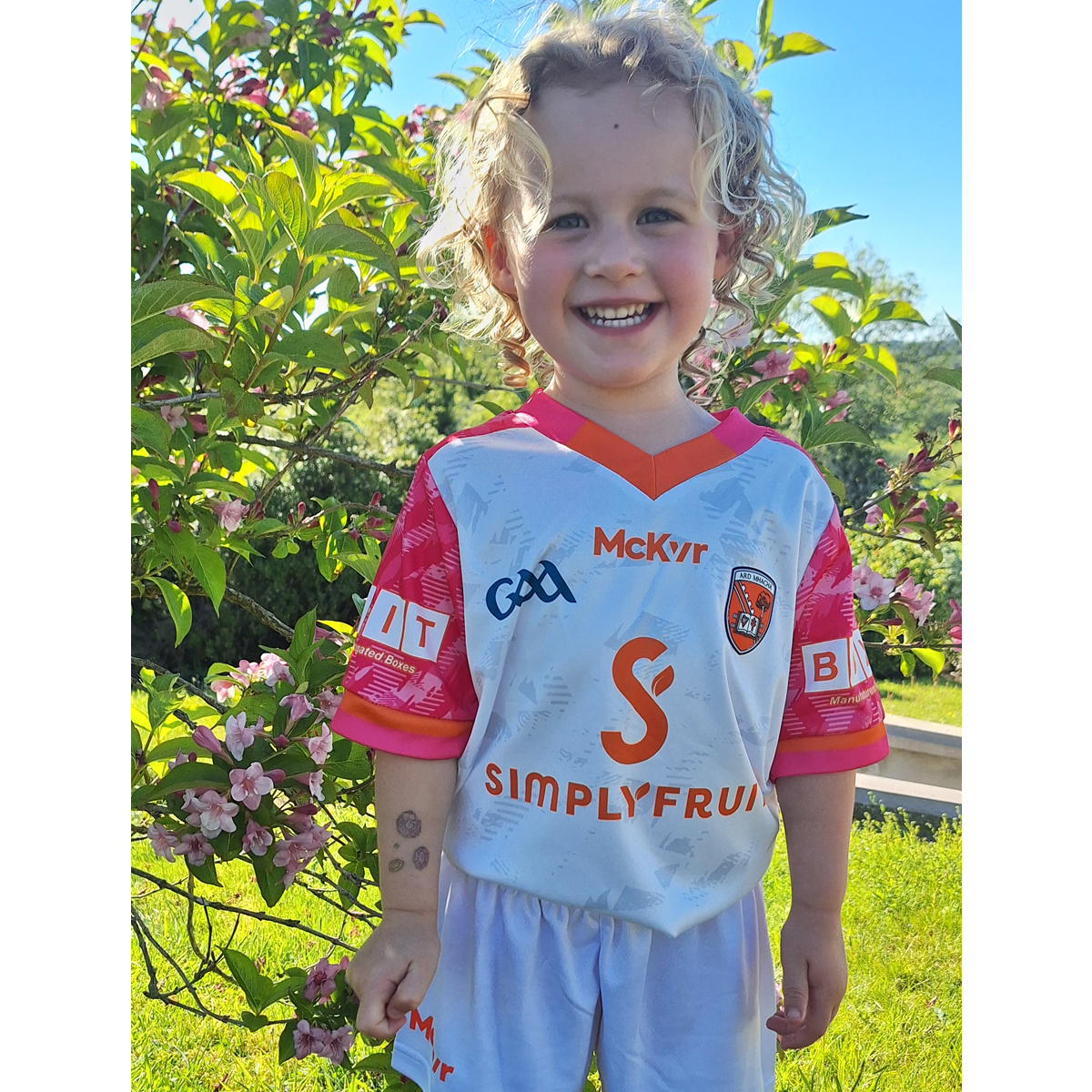 Mc Keever Armagh GAA Boost Training Jersey - Youth - White/Pink